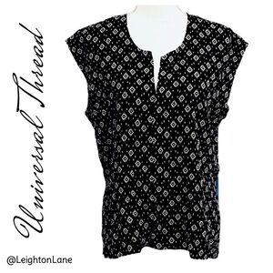 Universal Thread B&W Sleeveless Top Size M